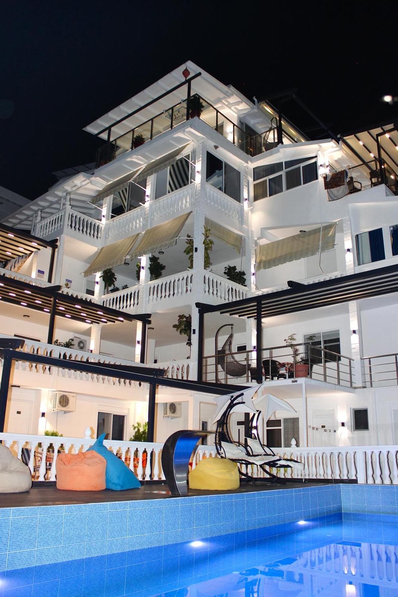 Napolon Complex 3* Qeparo